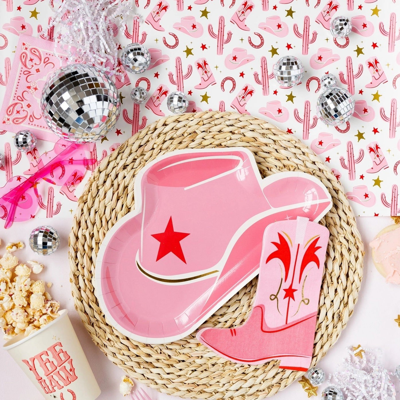 Keep your cowgirl party stylish and fun with our pink bandana paper cocktail napkins. The perfect addition to any celebration!