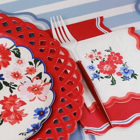 Red Scalloped Patriotic Guest Towel