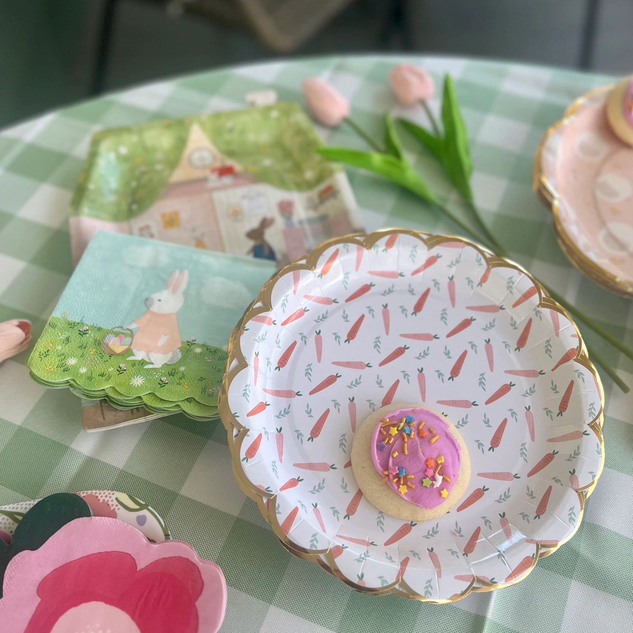 Paper Easter plates with scalloped edges and a carrot design - perfect for an Easter party or brunch