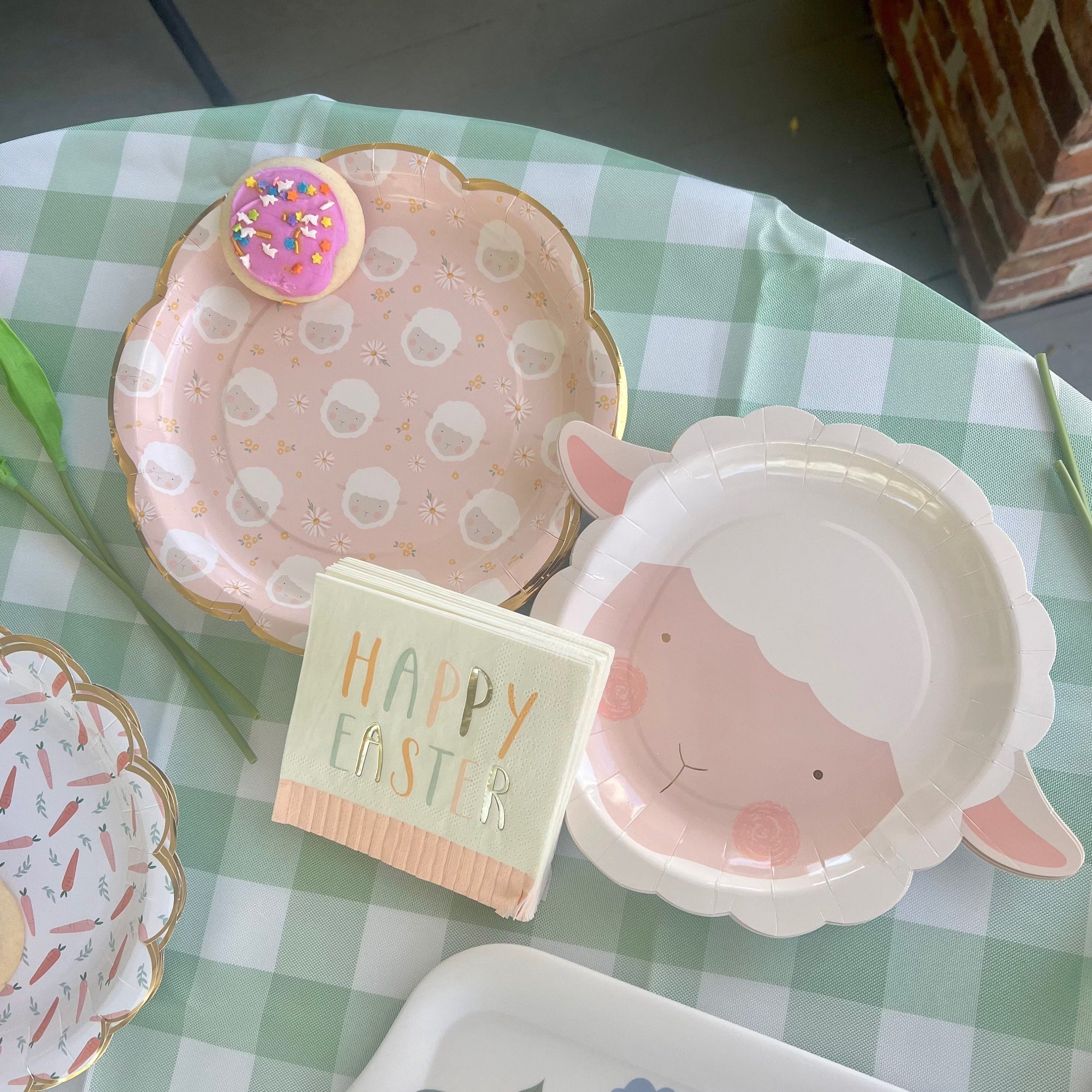 Happy Easter Napkins with pink pastel fringe.