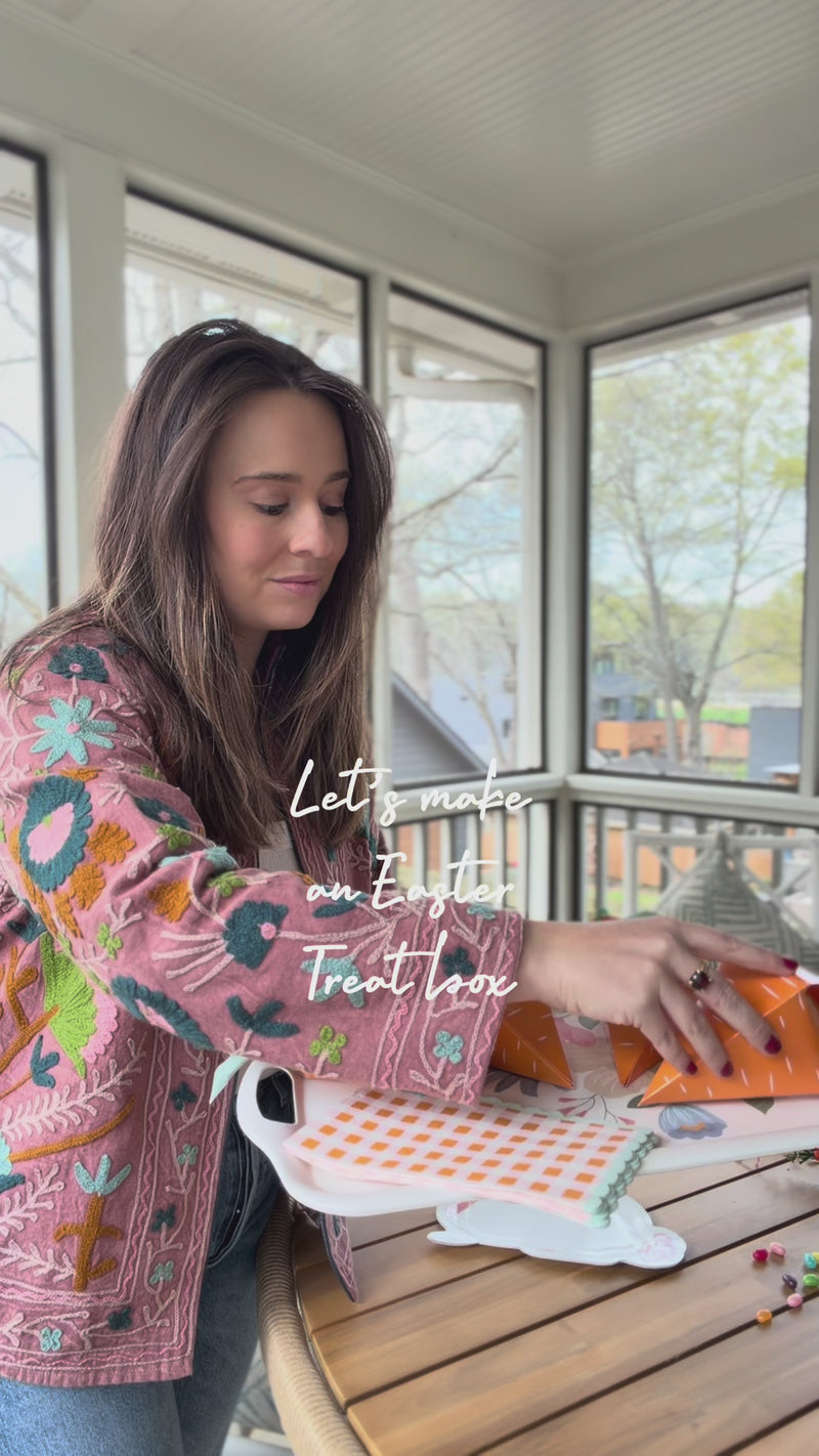 Video showing how to make an Easter treat box