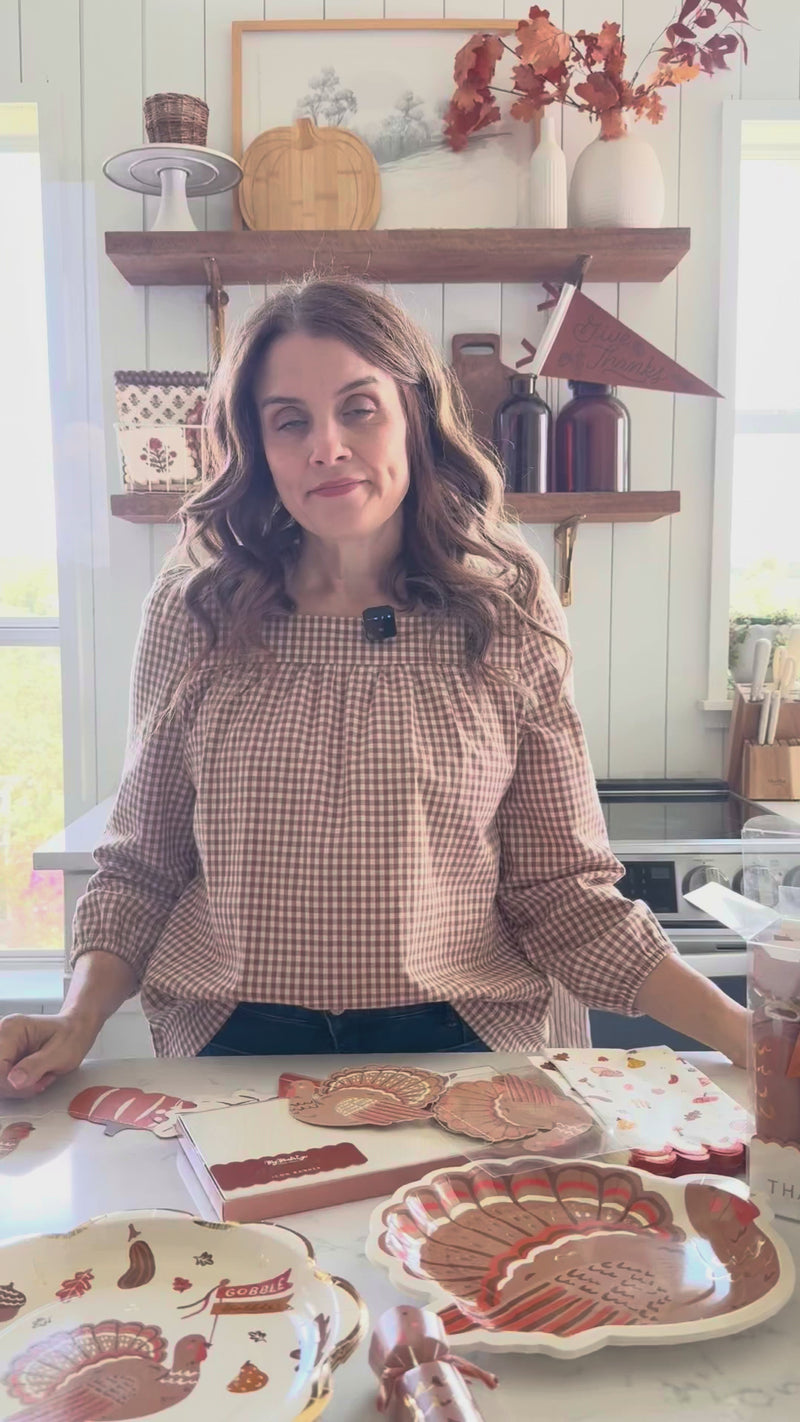 How to use the turkey crackers—crack, reveal the die, mini game, and tissue crown—perfect for the kids Thanksgiving table and fall party supplies.